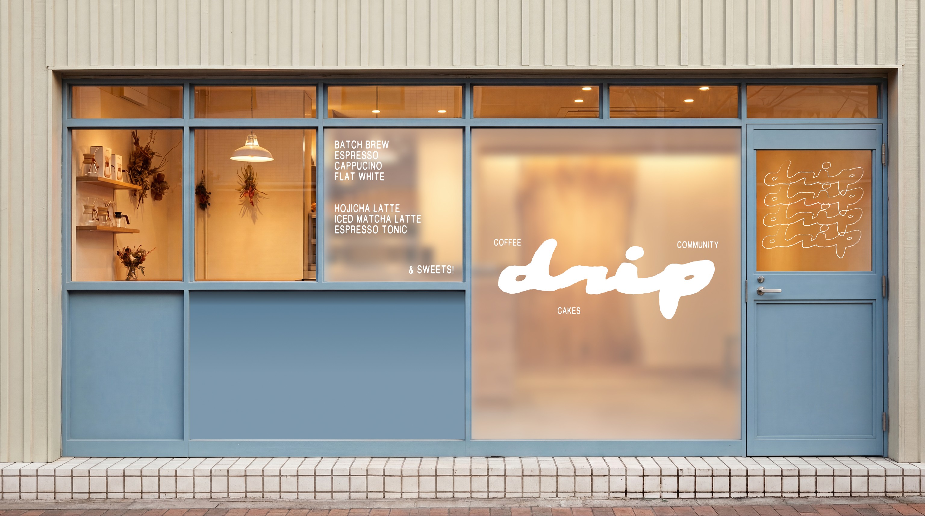 社区的一扇窗:蓝色店面与温暖灯光中的品牌日常。